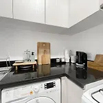 Stunning One Bedroom-Apartment In Carson B